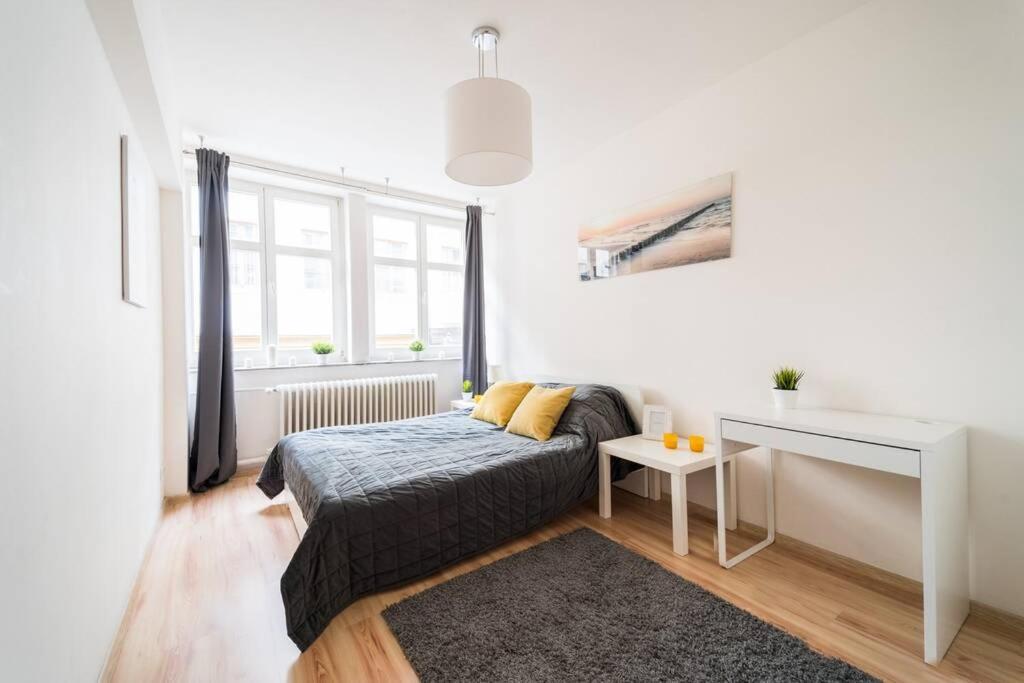 3 Rooms Big Apartment - 150 M Town Hall - Nice Design Wroclaw Ngoại thất bức ảnh