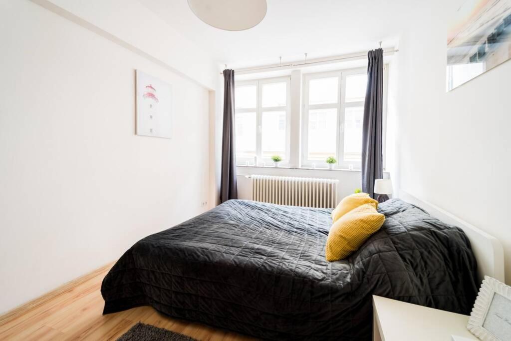 3 Rooms Big Apartment - 150 M Town Hall - Nice Design Wroclaw Ngoại thất bức ảnh